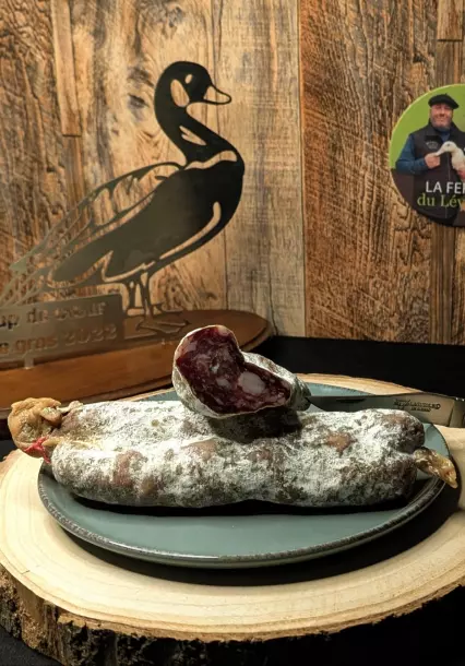 Saucisson de cochon artisanal à déguster pour l'apéritif | LA FERME du Lévézou