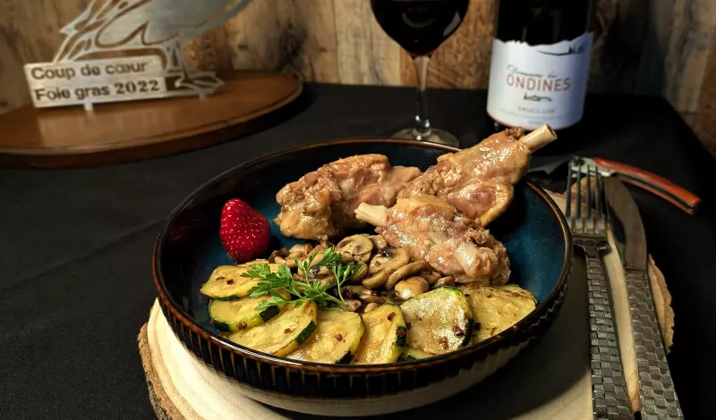 La Ferme du Lévezou : manchons de canard confits accompagné de courgette et champignons poêlés 